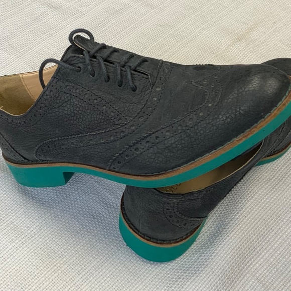 EUC COLE HAAN WOMEN’S SUEDE LACE UP OXFORD , 6B - Picture 6 of 6